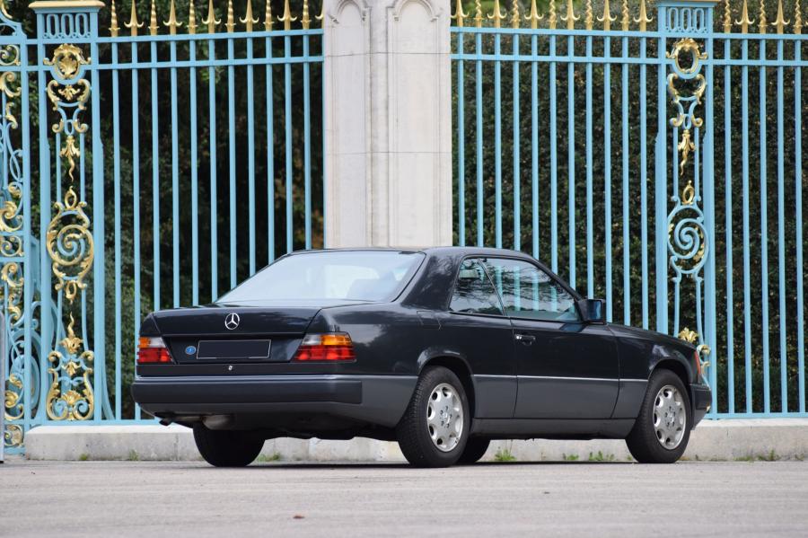  Mercedes-Benz 230 CE (C124) 1987 года  (фото 8 из 11)